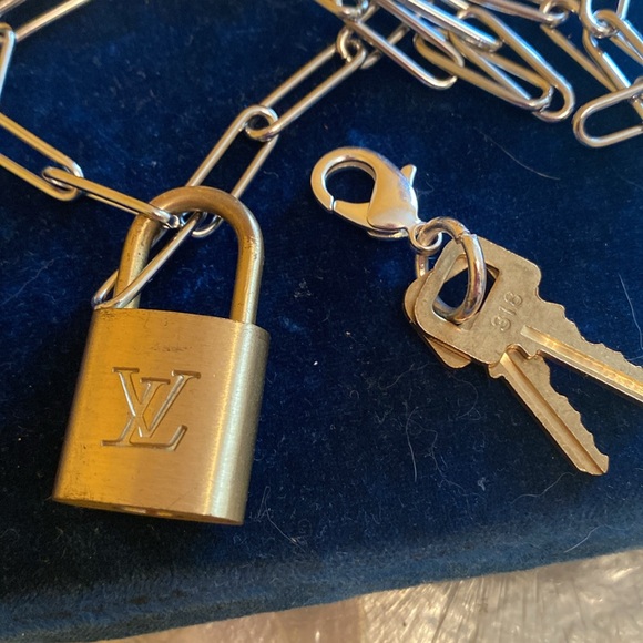 Louis Vuitton reimagined authentic padlock paper clipchain necklace - Picture 4 of 9